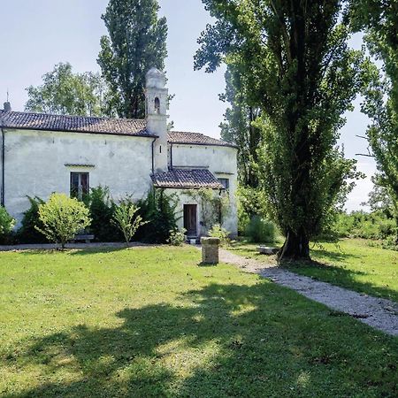 2 Bedroom Awesome Home In Taglio Di Po Ro Porto Viro Exteriér fotografie