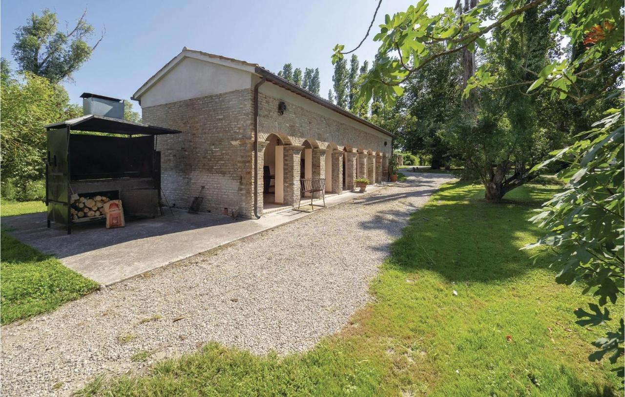 2 Bedroom Awesome Home In Taglio Di Po Ro Porto Viro Exteriér fotografie