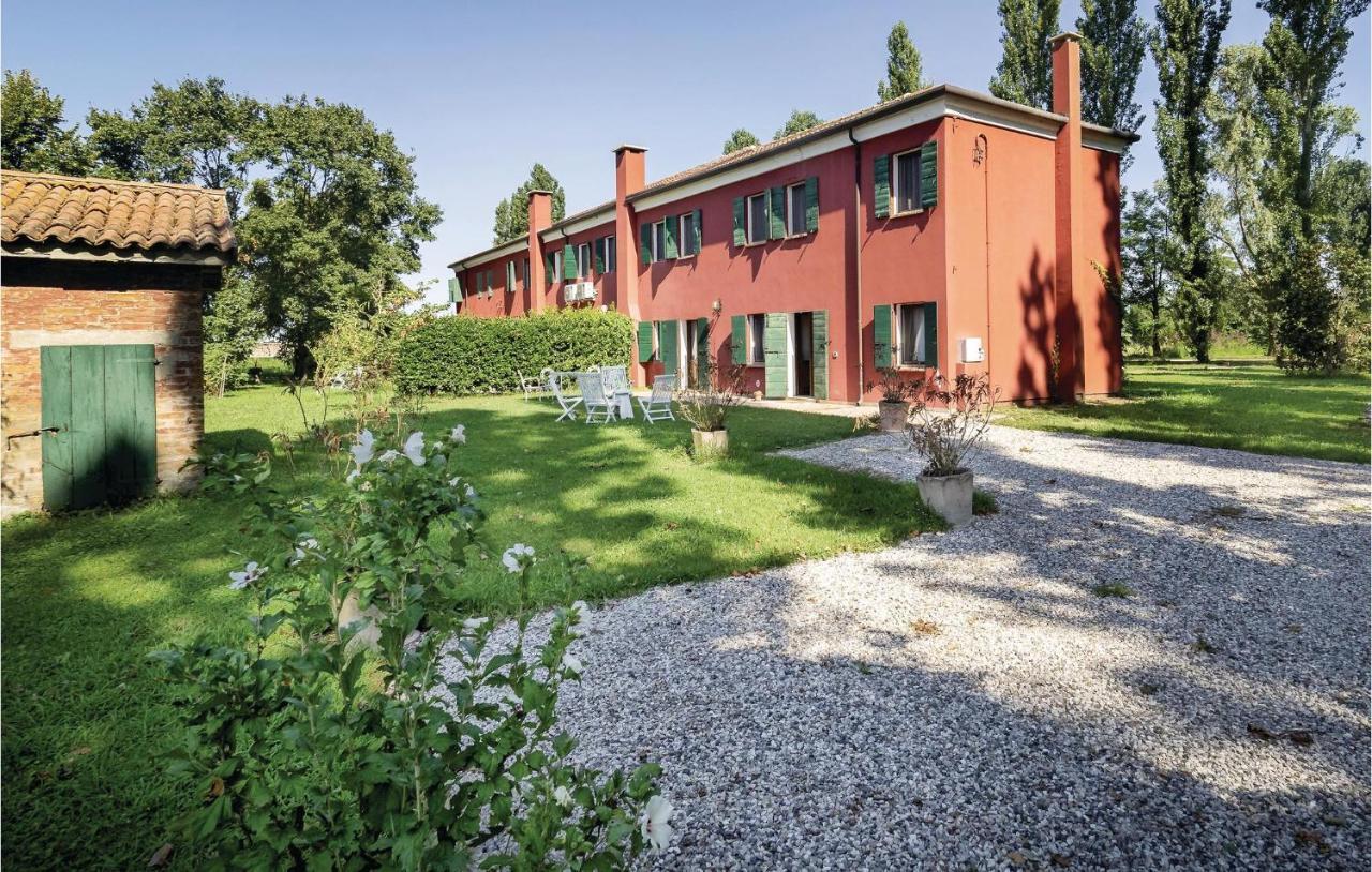 2 Bedroom Awesome Home In Taglio Di Po Ro Porto Viro Exteriér fotografie