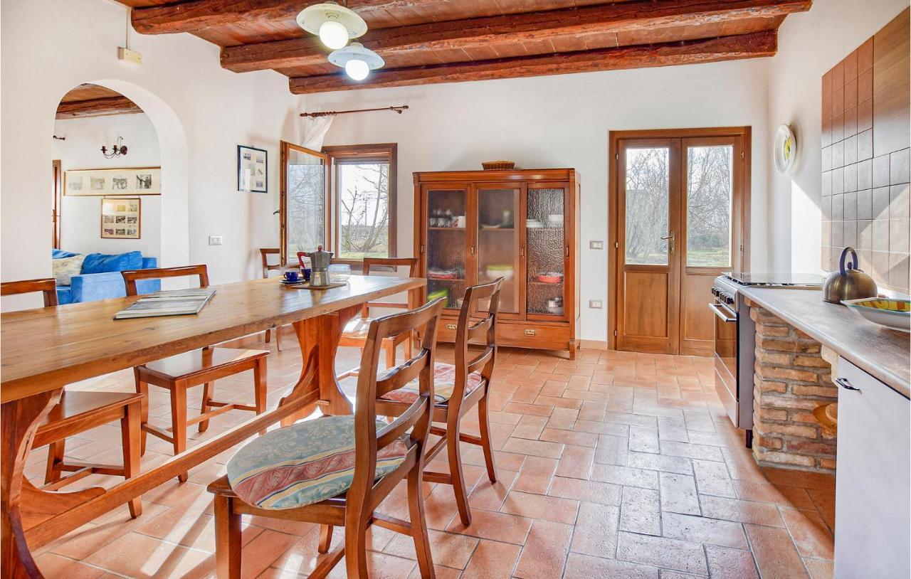2 Bedroom Awesome Home In Taglio Di Po Ro Porto Viro Exteriér fotografie