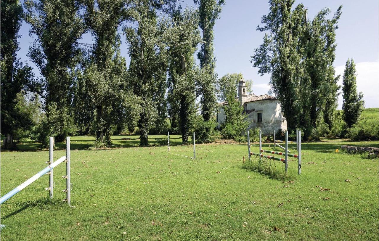 2 Bedroom Awesome Home In Taglio Di Po Ro Porto Viro Exteriér fotografie