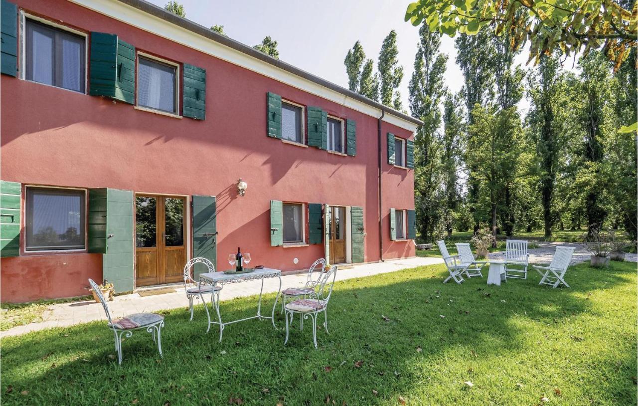 2 Bedroom Awesome Home In Taglio Di Po Ro Porto Viro Exteriér fotografie